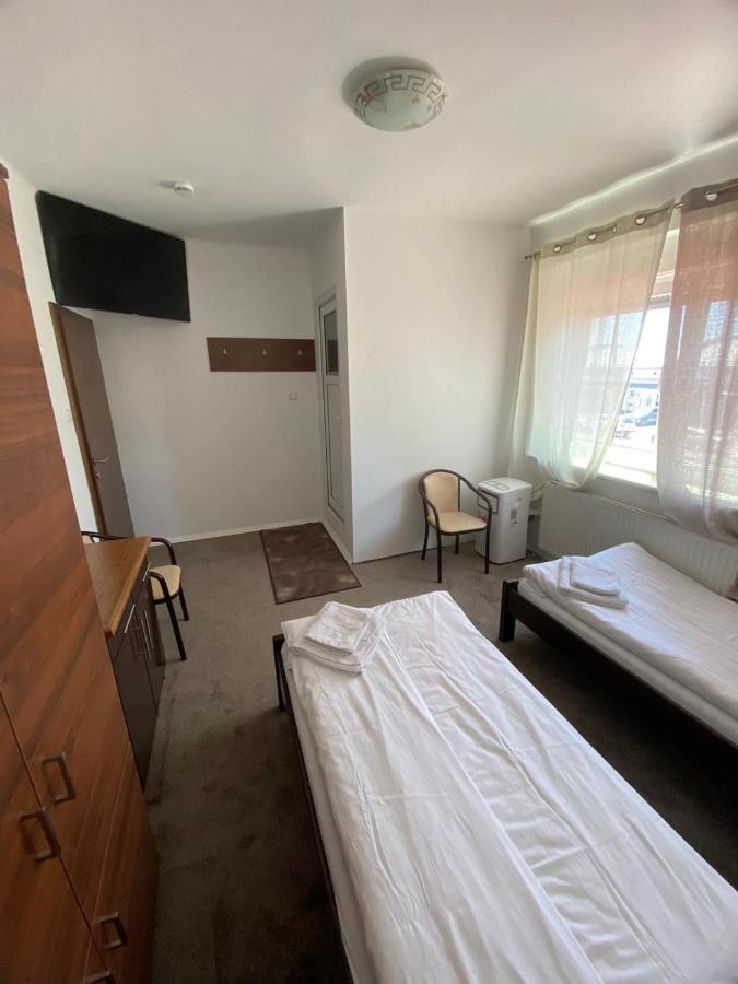 451 Rooms Graz Bagian luar foto